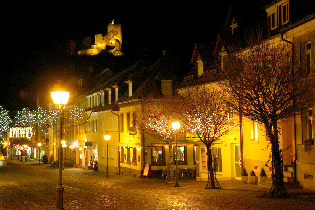 Weihnachtsbeleuchtung mit HSW Stadtfeld Weihnachtsbeleuchtung mit HSW Stadtfeld